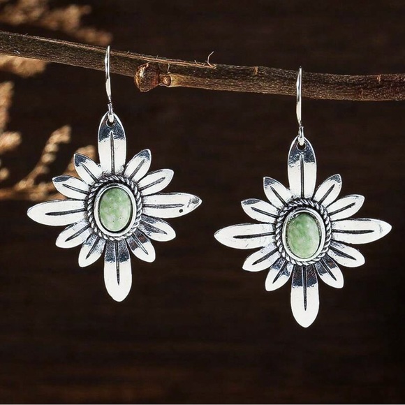 Any 4/$25! Antiqued Silver Flowers w/Green Stone Earrings - Picture 2 of 6